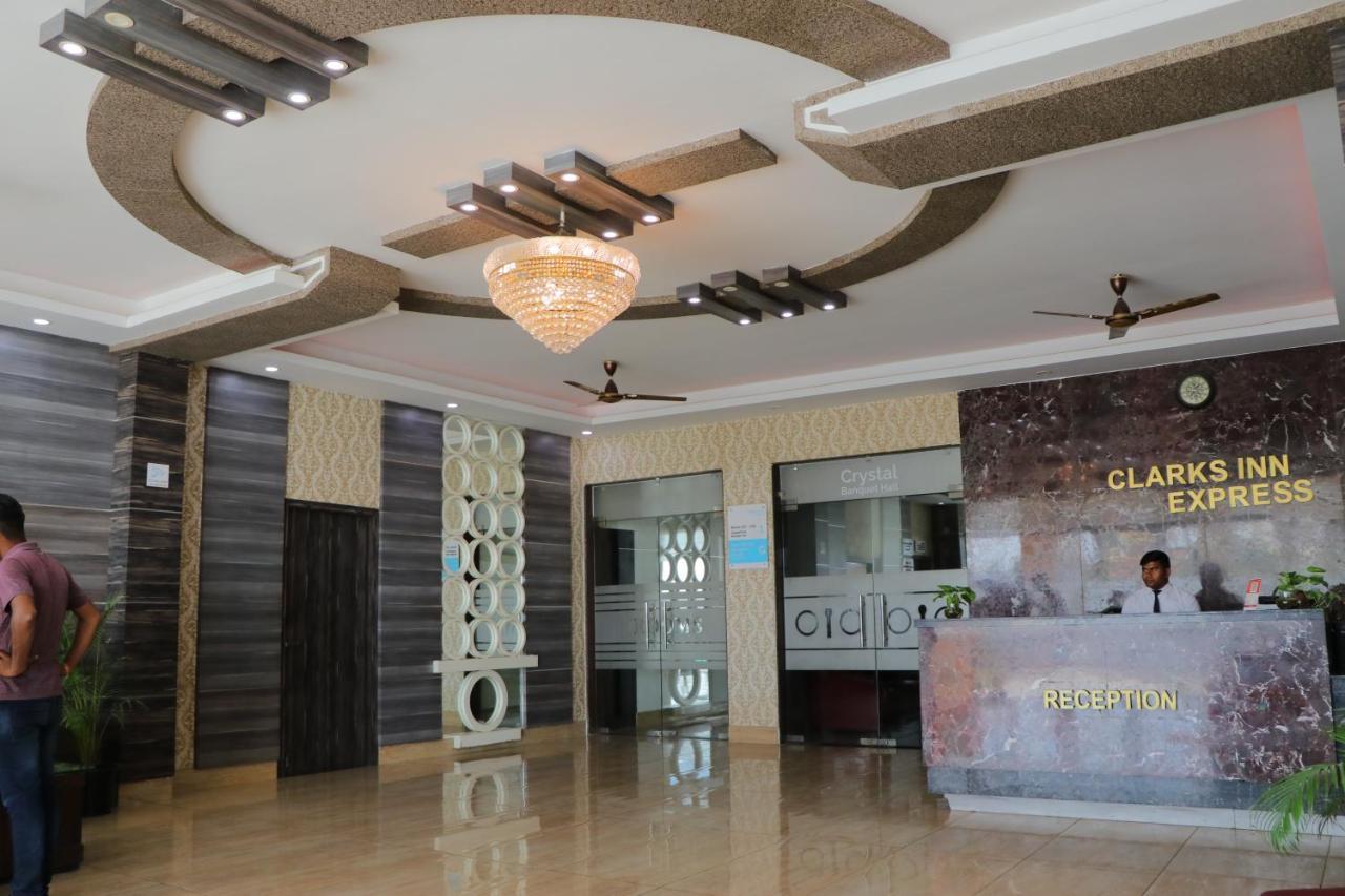 Hotel Clarks Inn Express Bharatpur Luaran gambar