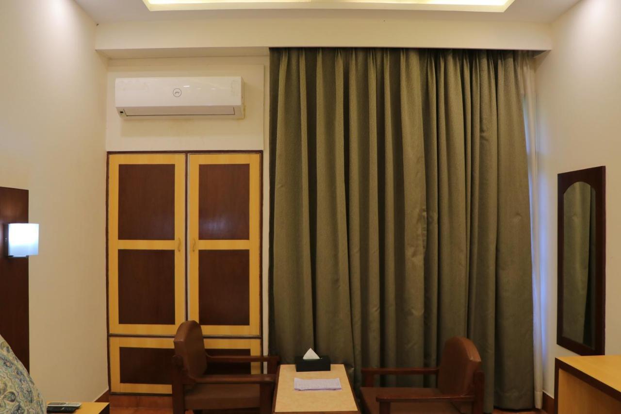 Hotel Clarks Inn Express Bharatpur Luaran gambar