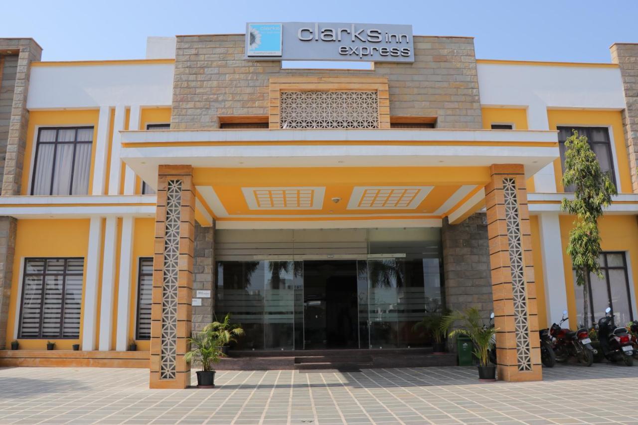 Hotel Clarks Inn Express Bharatpur Luaran gambar